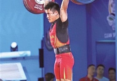 B体育：举重项目中的新技术运用，举重技术分析