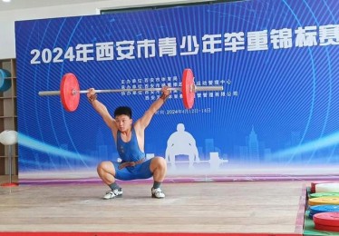 B体育app：青少年如何学习举重运动？，少年举重训练