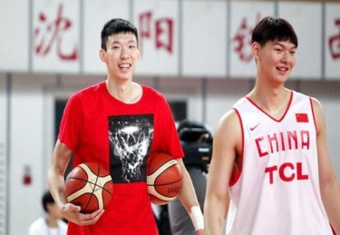 从青涩高中生到CBA首发控卫：B体育官网解密那些跳级参赛的超新星发展之路