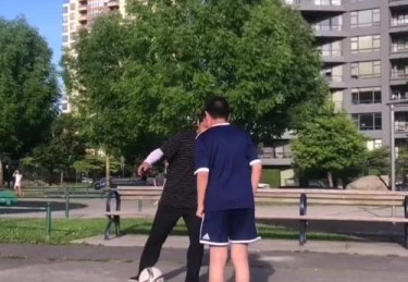 B体育探访南美街头足球文化，从球员儿时的野球经历看天赋与灵感的培养