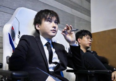 B体育官网研究LPL选手比赛紧张情绪克服方法，教练、队友与心理师在幕后默默付出