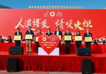 B体育官网升华回馈法甲公益赛筹得巨额善款：球星现场捐赠球衣与签名纪念品助力慈善事业