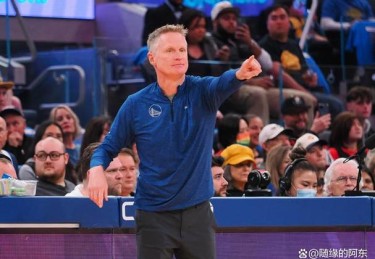 B体育左右竞逐：多核心共存的难题——当教练在NBA需要平衡三位球星的出手权与战术地位