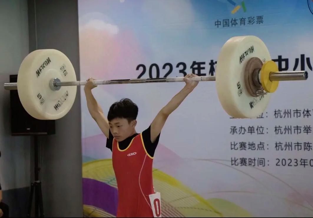B体育官网:举重比赛的安全措施与技术要求,举重比赛的常识