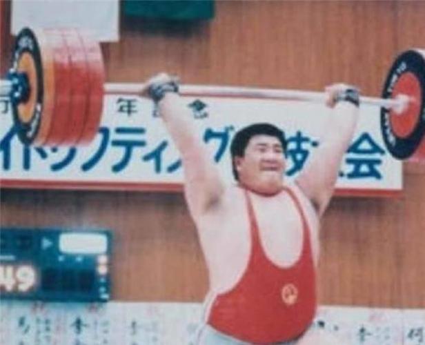 B体育:举重名将的退役生活,举重冠军退役后惨状
