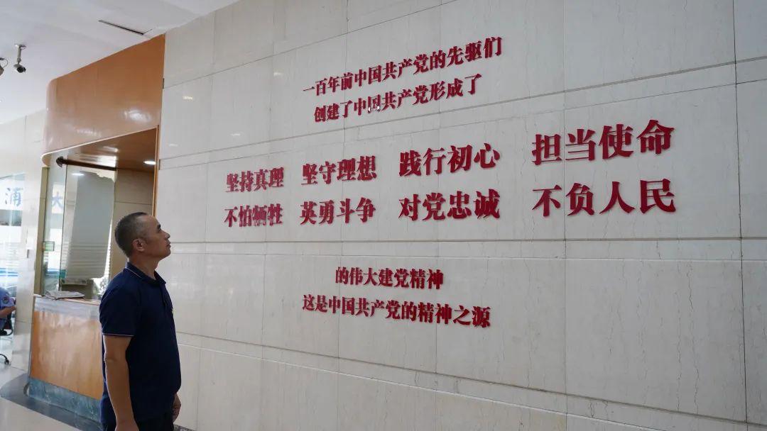 B体育app科普CBA“球队文化”五大元素:传统、管理、青训、名宿与球迷共建队魂