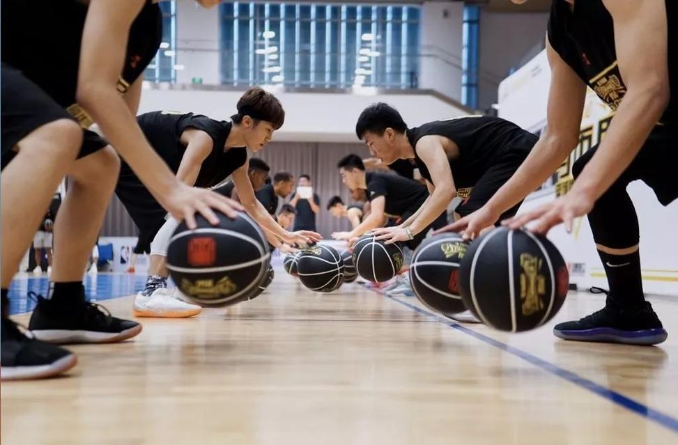 B体育app科普CBA“球队文化”五大元素:传统、管理、青训、名宿与球迷共建队魂